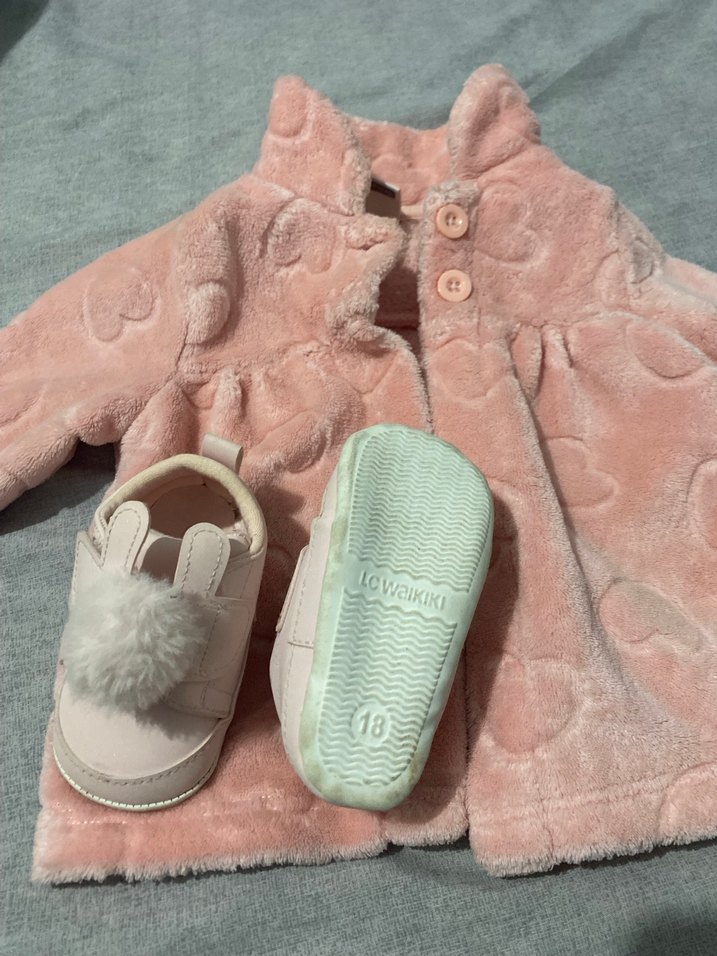 Kız Çocuk Pembe Peluş Kapüşonlu Kaban ve pembe ayakkabı - Görsel 5