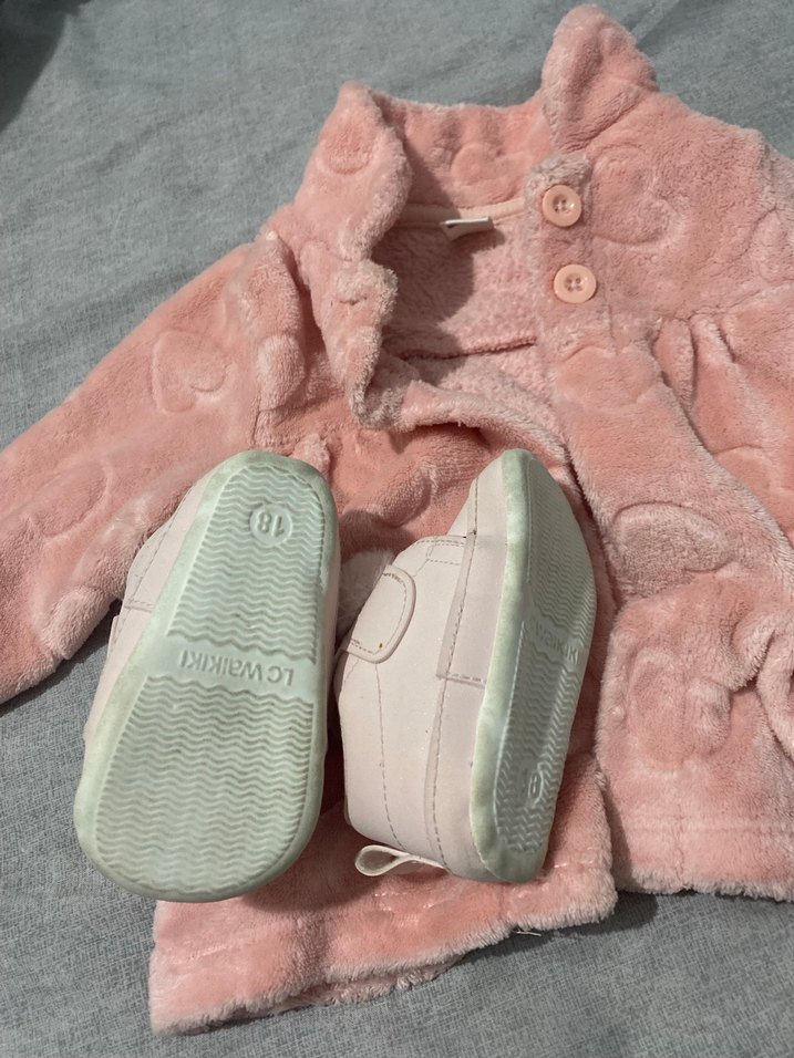 Kız Çocuk Pembe Peluş Kapüşonlu Kaban ve pembe ayakkabı - Görsel 4