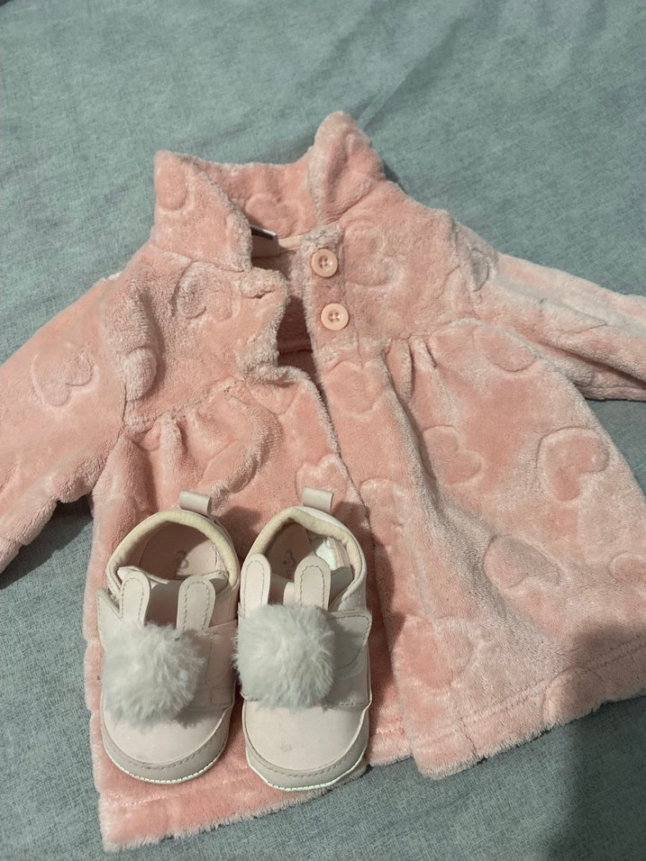 Kız Çocuk Pembe Peluş Kapüşonlu Kaban ve pembe ayakkabı - Görsel 2