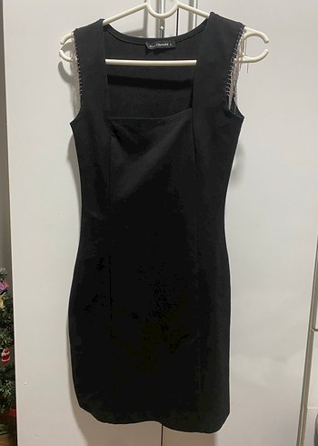 Zincir Detaylı Siyah kısa Elbise - Görsel 2