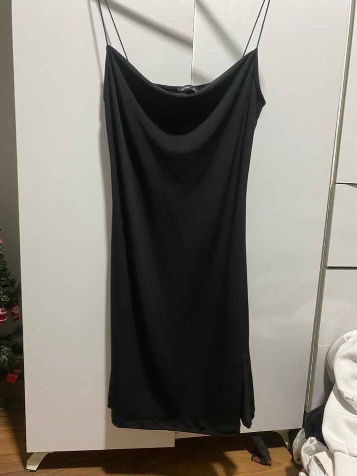 Siyah İnce Askılı Elbise - Görsel 4