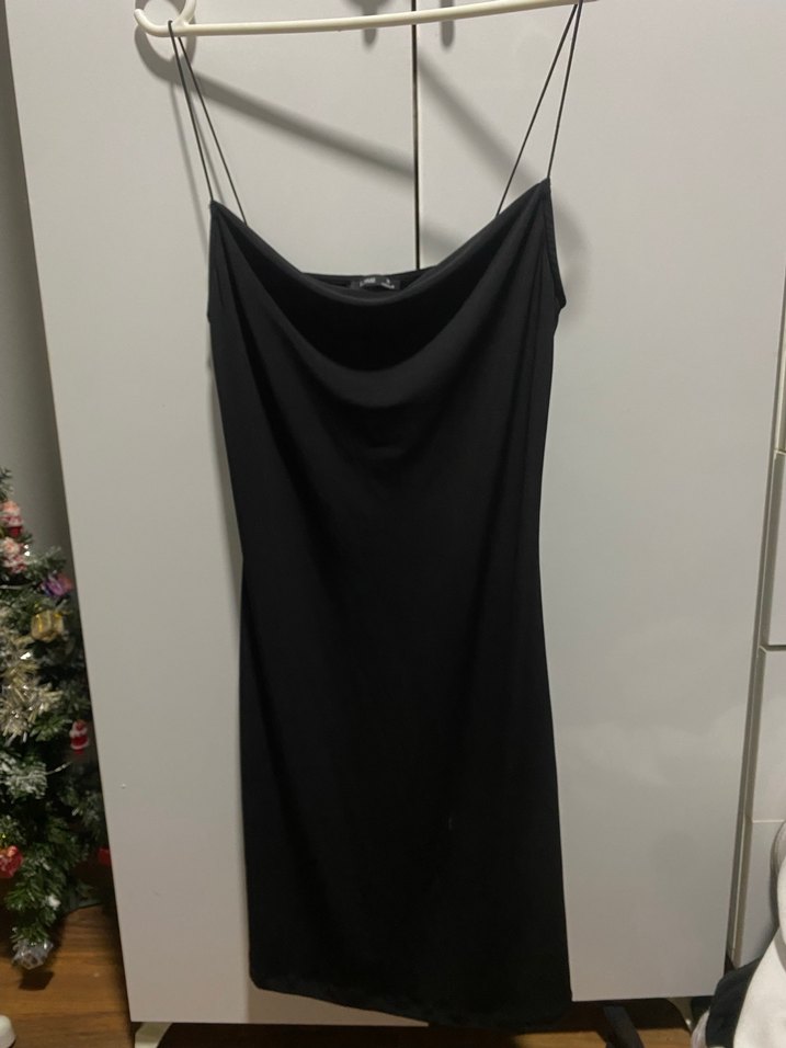 Siyah İnce Askılı Elbise - Görsel 2