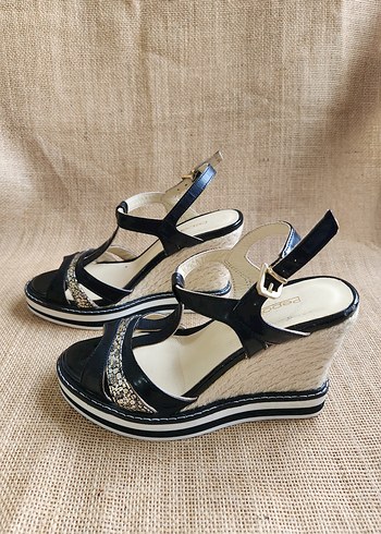 Beppo Hakiki Deri Dolgu Topuk Sandalet 37  Temiz - Görsel 3