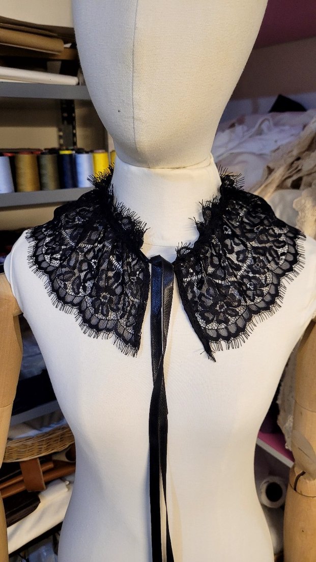 Dantel Yakalı Siyah Kız Bolero - Görsel 2