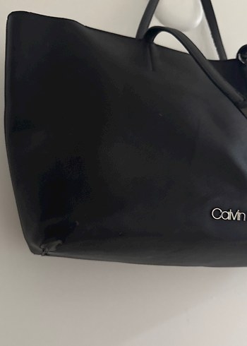 Calvin Klein Siyah Deri Fermuarlı Kadın Çantası - Görsel 4