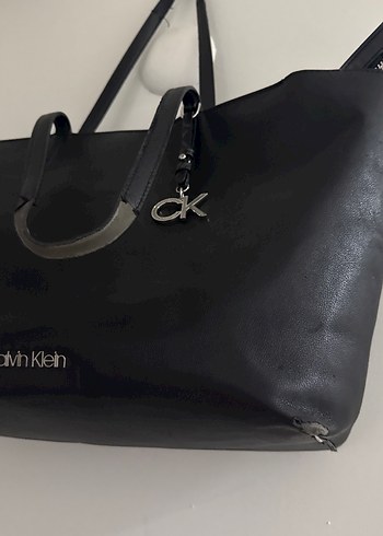 Calvin Klein Siyah Deri Fermuarlı Kadın Çantası - Görsel 5