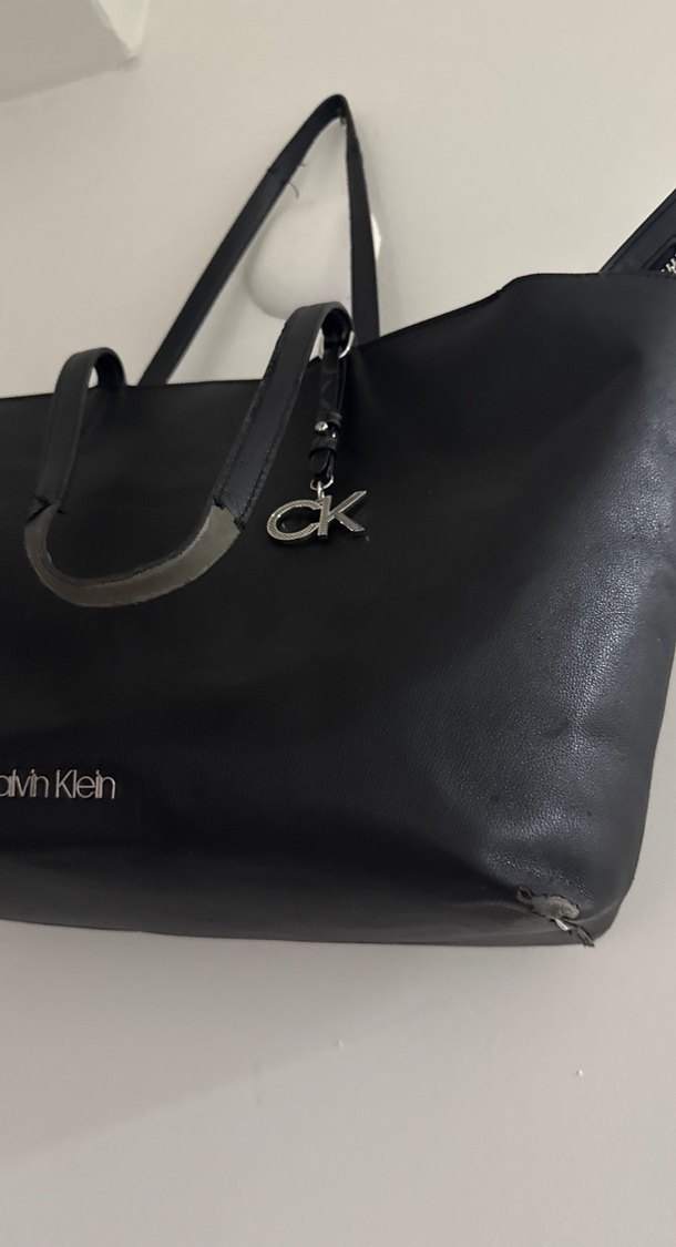 Calvin Klein Siyah Deri Fermuarlı Kadın Çantası - Görsel 5