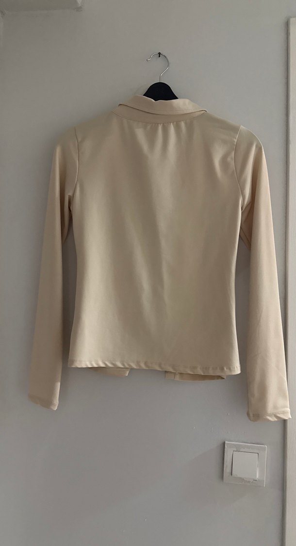 Bej Düğmeli Uzun Kollu Kadın Bluz Gömlek - Görsel 3