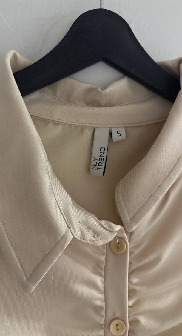 Bej Düğmeli Uzun Kollu Kadın Bluz Gömlek - Görsel 2