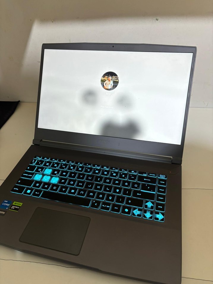 MSİ OYUN BİLGİSAYARI aTurkuaz ışıklı klavyeli dizüstü bilgisayar - Görsel 2