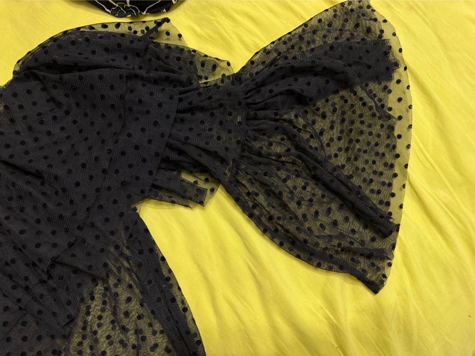 Puantiye detaylı madonna yaka bluz - Görsel 2