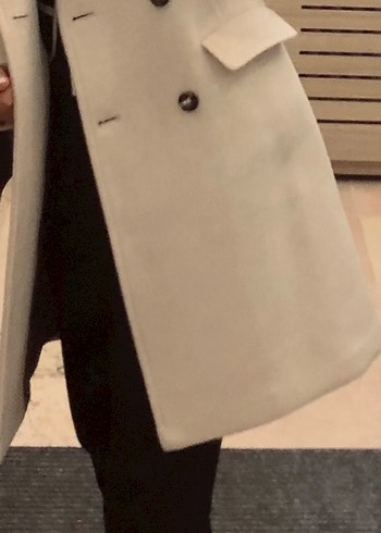 Düğmeli Krem Rengi Kaban - Görsel 3