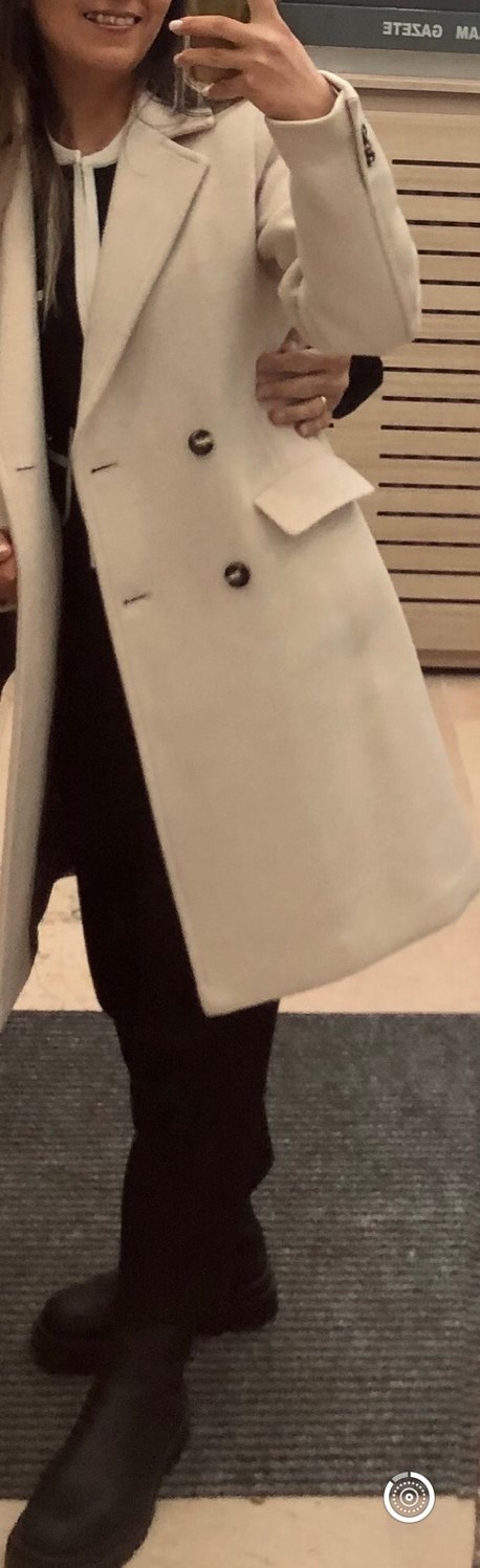 Düğmeli Krem Rengi Kaban - Görsel 3