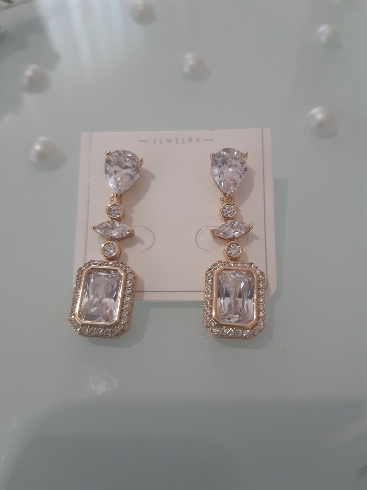 Altın Renkli Mini İşlemeli Küpe - Görsel 2