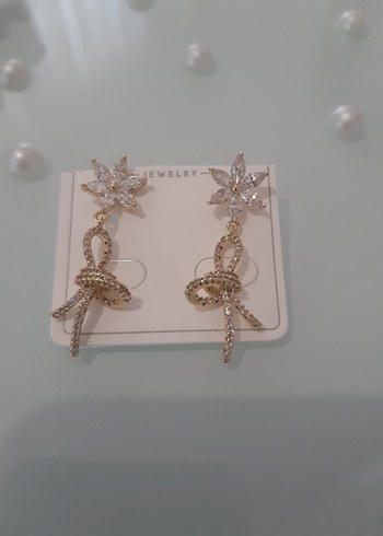 Altın Renk Mini Fiyonk Küpeler - Görsel 2