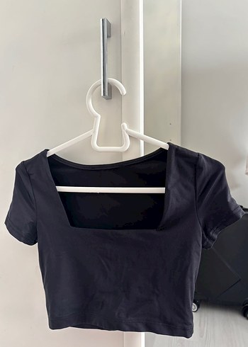 Siyah Kare Yaka Kısa Kollu Crop - Görsel 2