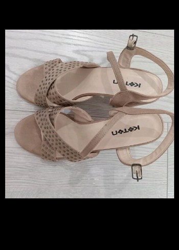 Bej Yılan Desenli Dolgu Topuklu Kadın Ayakkabı - Görsel 3