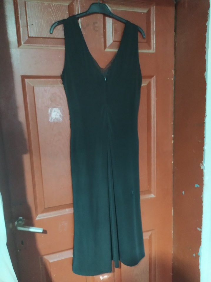 siyah payetli parlak şık drapeli elbise - Görsel 3