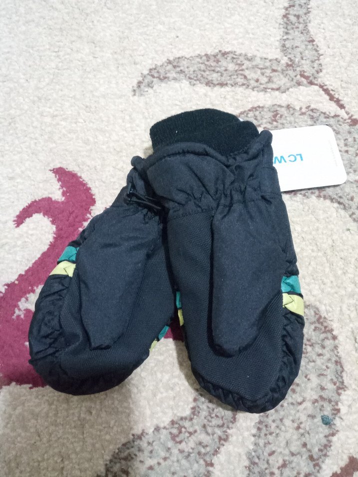 Erkek Çocuk Siyah Renkli Kaydırmaz Eldiven - Görsel 2