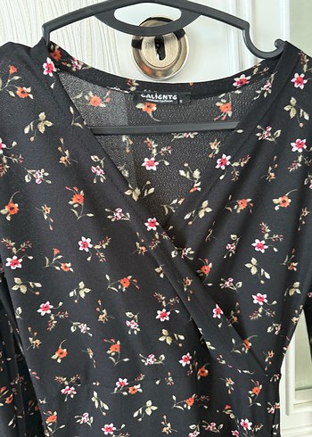 Uzun Kol V Yaka Siyah Desenli Elbise - Görsel 2