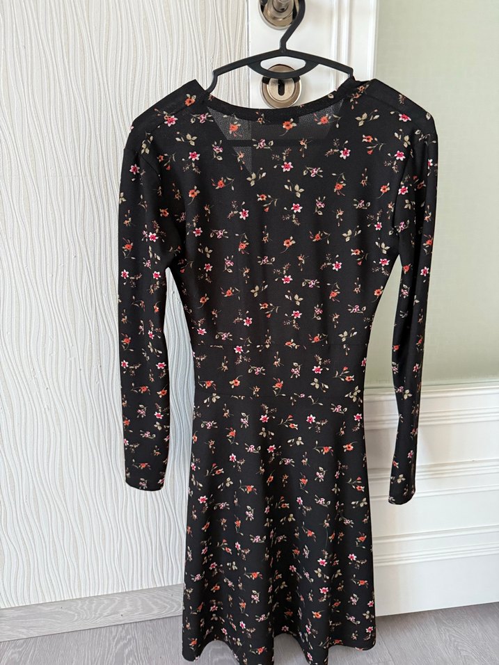 Uzun Kol V Yaka Siyah Desenli Elbise - Görsel 3