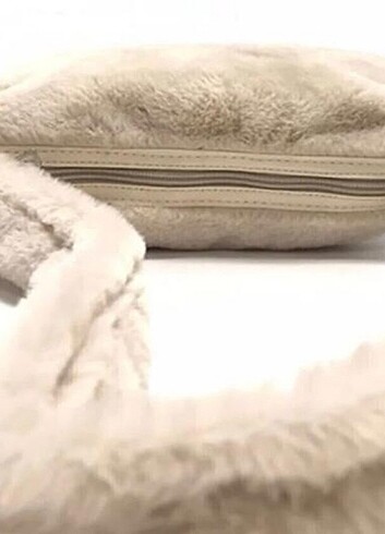 Bershka peluş omuz çantası 