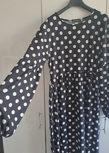 Uzun Siyah Puantiyeli Bol Kesim Elbise - Görsel 2