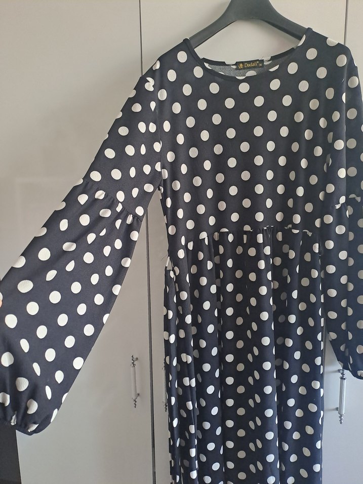 Uzun Siyah Puantiyeli Bol Kesim Elbise - Görsel 2