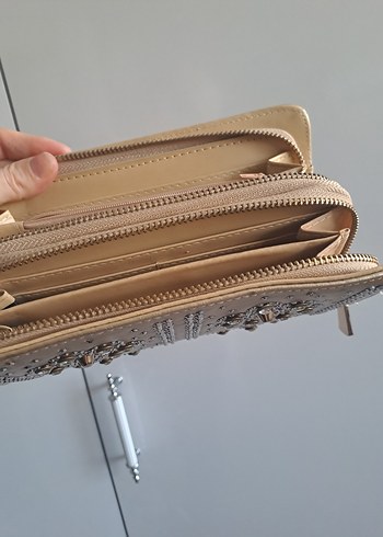 Taz İşlemeli Krem Deri Kadın Portföy Çanta - Görsel 6