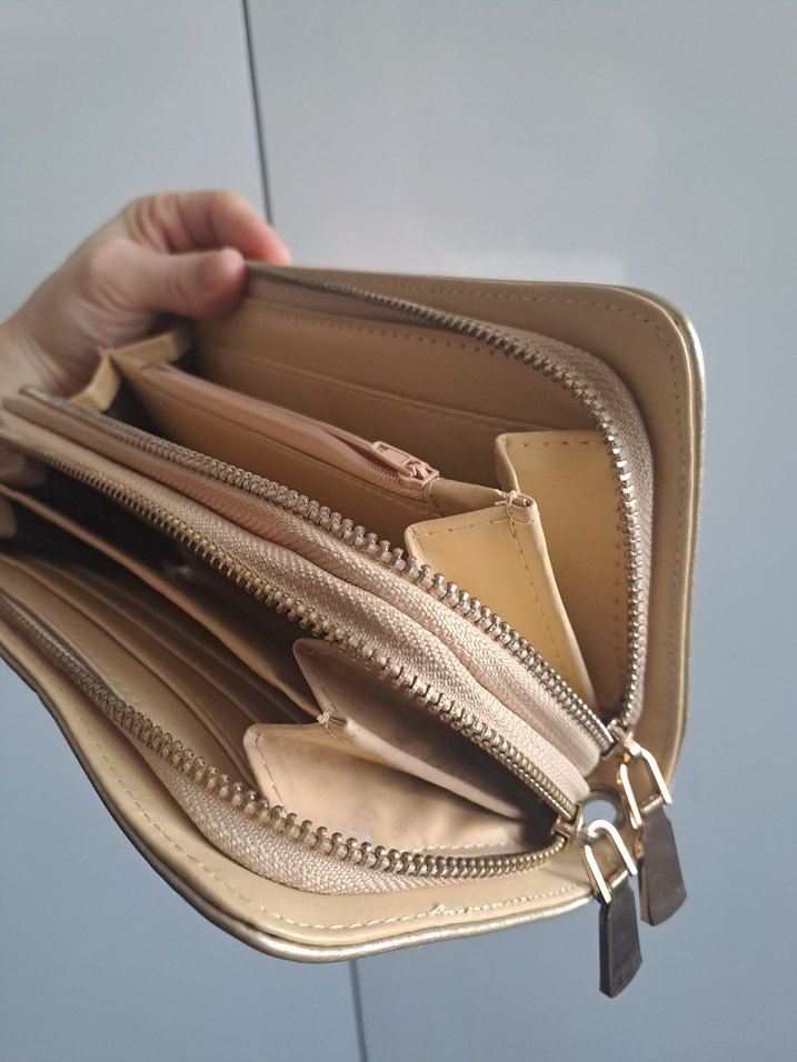 Taz İşlemeli Krem Deri Kadın Portföy Çanta - Görsel 5