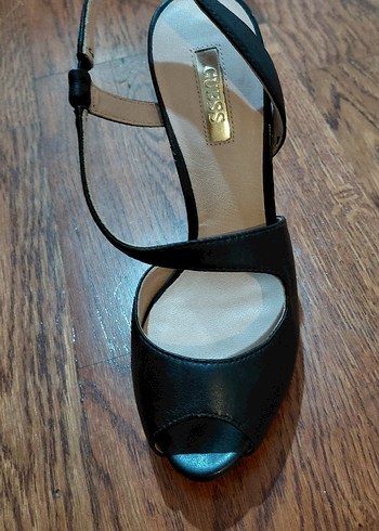 guess
Klasik Siyah Tokalı İnce Topuklu Kadın Ayakkabı - Görsel 2