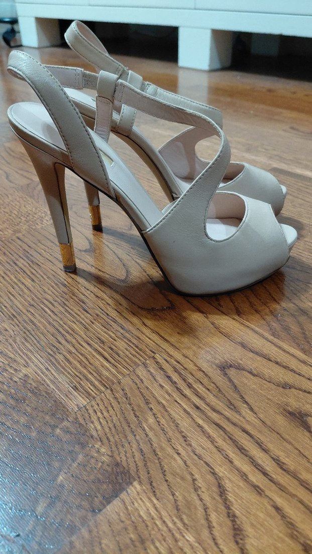 guess 
Bej Stiletto Topuklu Kadın Akşam Ayakkabısı - Görsel 3