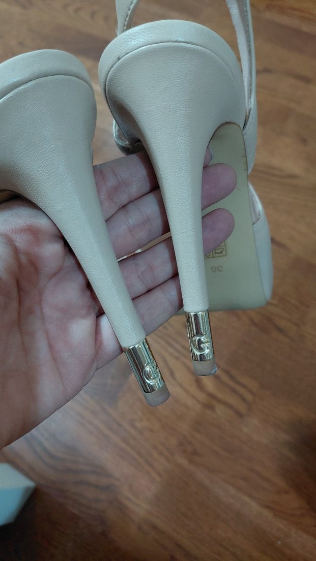 guess 
Bej Stiletto Topuklu Kadın Akşam Ayakkabısı - Görsel 4