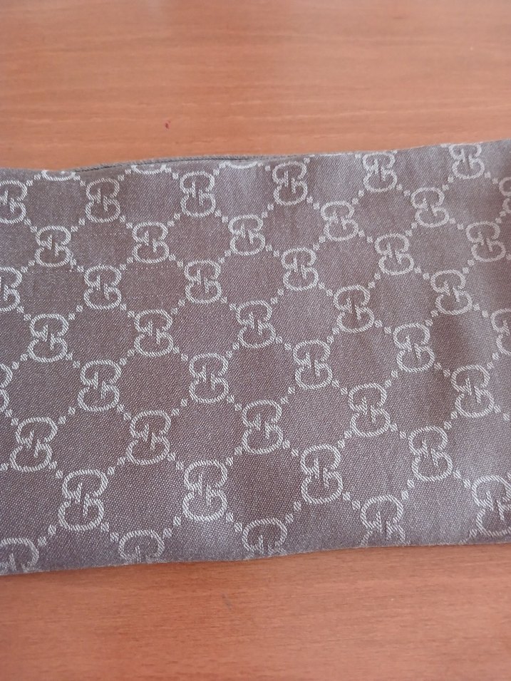 Gri Kadın Saten Şal Drapeli Tasarım - Görsel 3