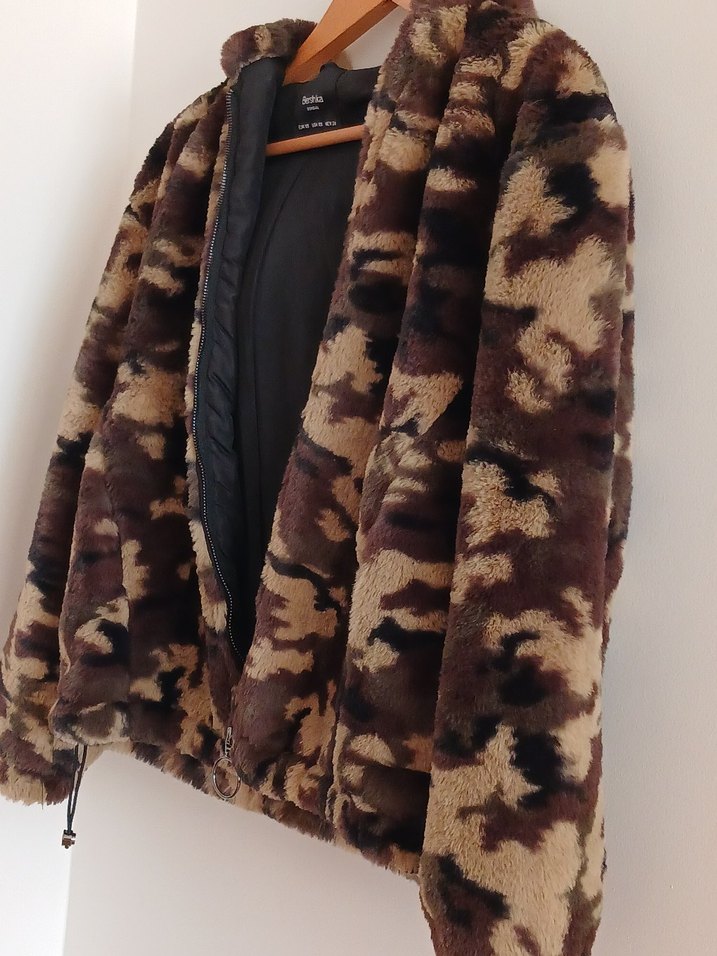 Kahverengi Kamuflaj Desenli Kapüşonlu Kadın Kürk - Görsel 4