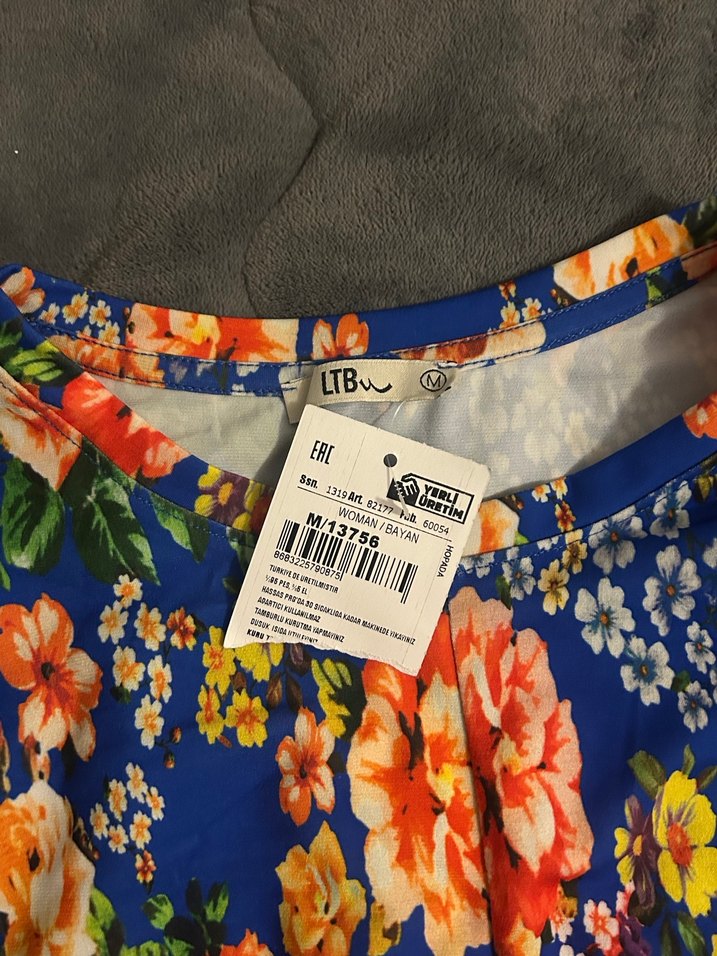 Çiçek Desenli Renkli Bohem Kısa Bluz - Görsel 2