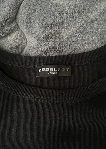 Siyah Kısa Kollu Crop Top - Görsel 2