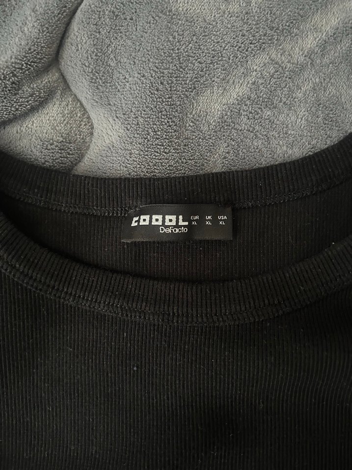 Siyah Kısa Kollu Crop Top - Görsel 2