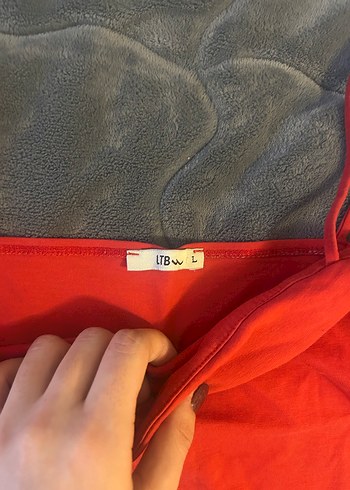 Kırmızı İnce Askılı Kadın Atlet - Görsel 2