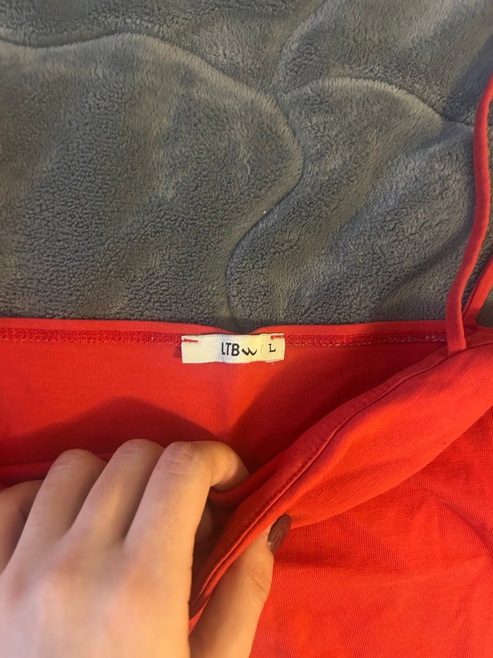 Kırmızı İnce Askılı Kadın Atlet - Görsel 2