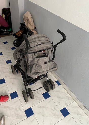 Gri Bebek Arabası Hafif ve Kullanışlı - Görsel 2