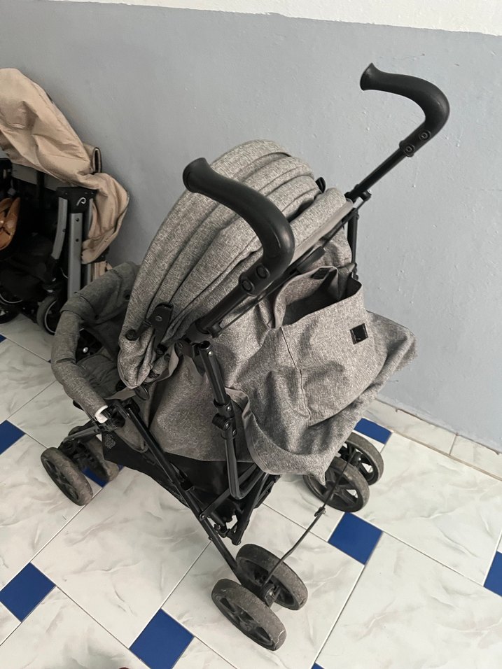 Gri Bebek Arabası Hafif ve Kullanışlı - Görsel 3