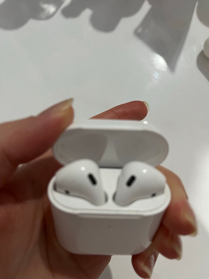 Beyaz Kablosuz Kulaklık Şarj Kutusu - Görsel 2