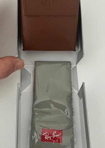 Gri Kutuda Kahverengi Ray-Ban Özel Seri Kılıf Seti - Görsel 2