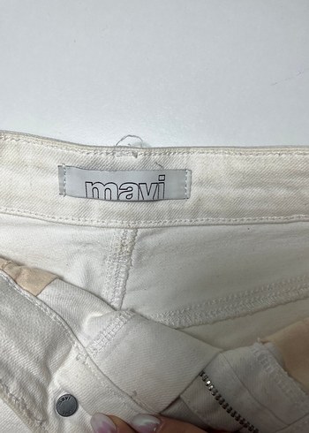 Beyaz Mini Denim Şort - Görsel 6