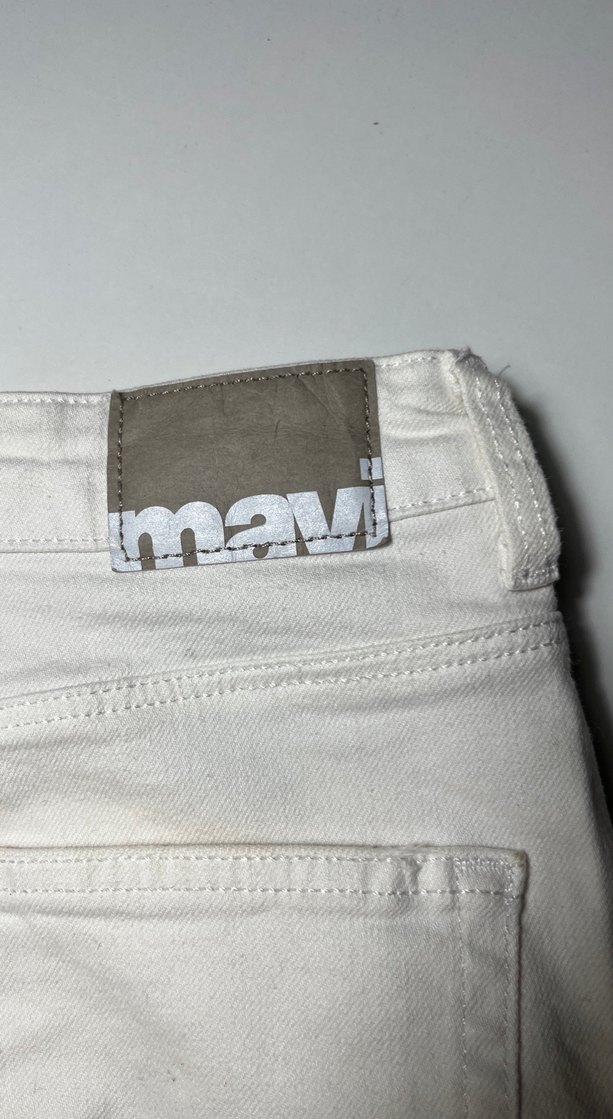 Beyaz Mini Denim Şort - Görsel 5