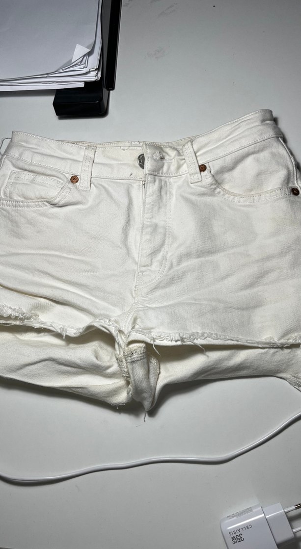 Beyaz Mini Denim Şort - Görsel 3