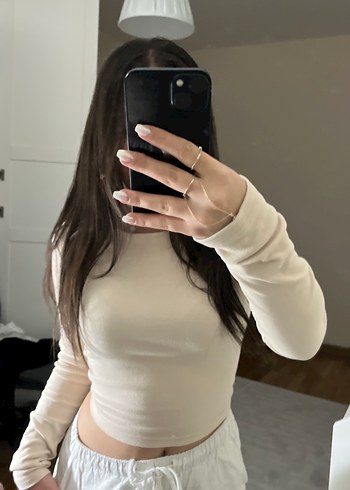 Bej Yüksek Yaka Uzun Kollu Crop Top - Görsel 2