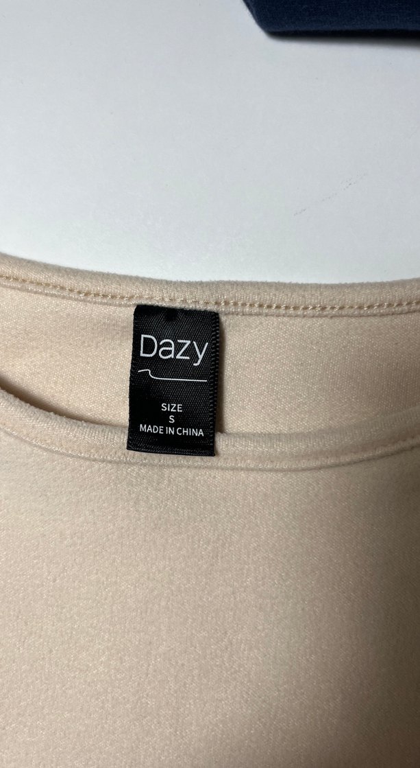 Bej Yüksek Yaka Uzun Kollu Crop Top - Görsel 4