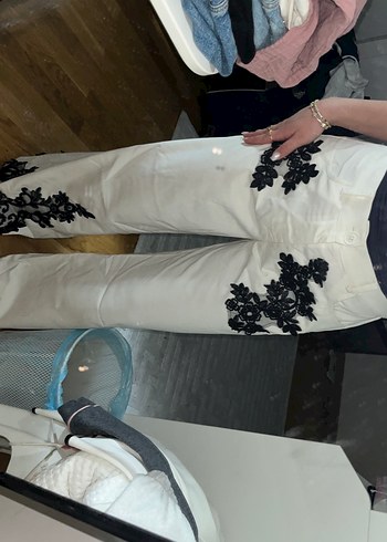 Dantel Detaylı Nakışlı Beyaz Kadın Pantolon - Görsel 2